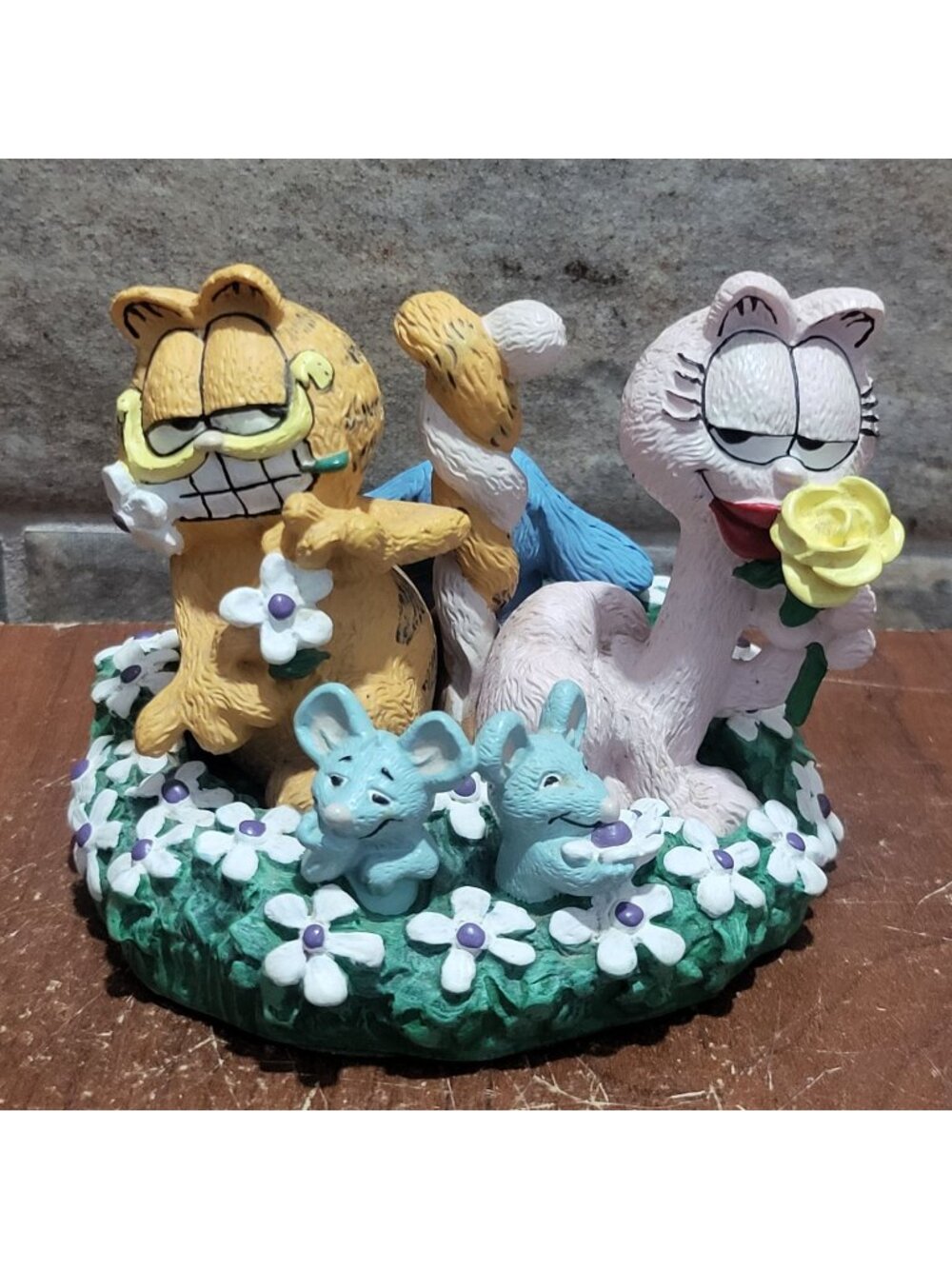 Danbury Mint Love in Bloom Garfield and Arlene Figurine 1993